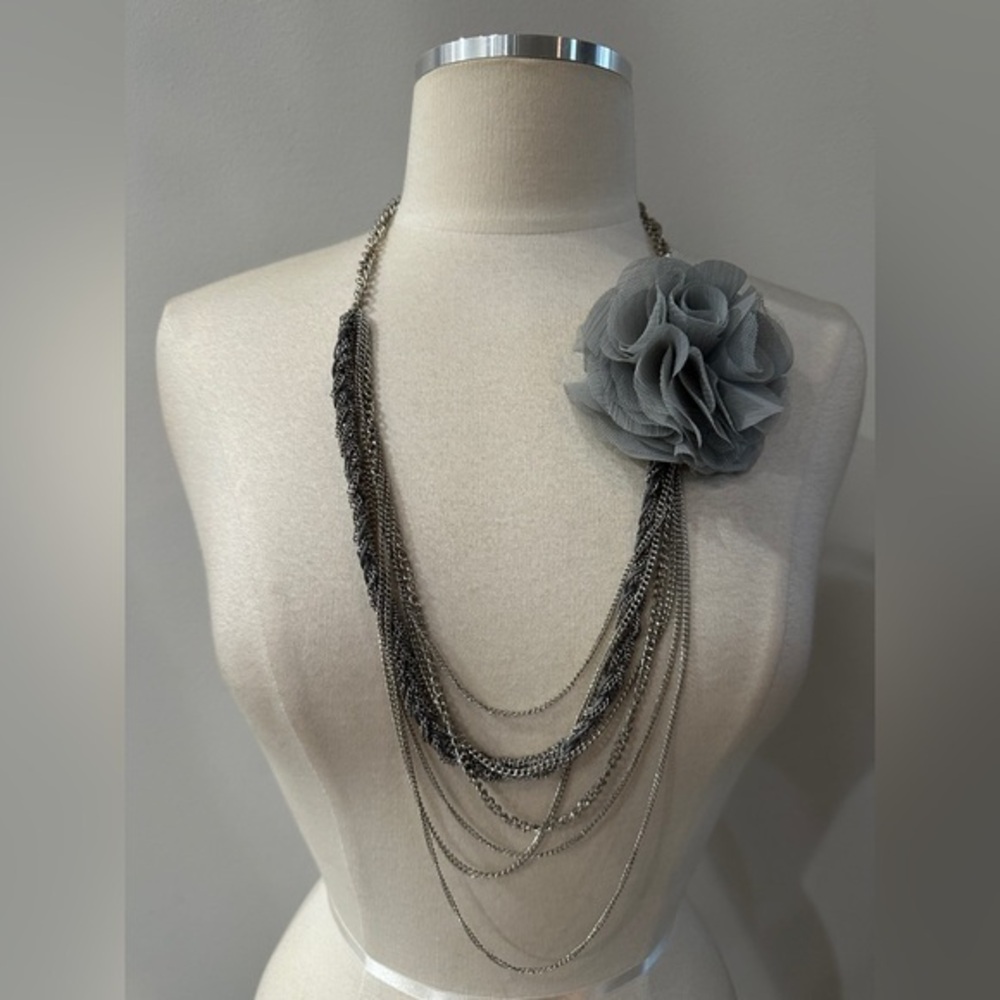 NEW Gray Flower Chain Necklace